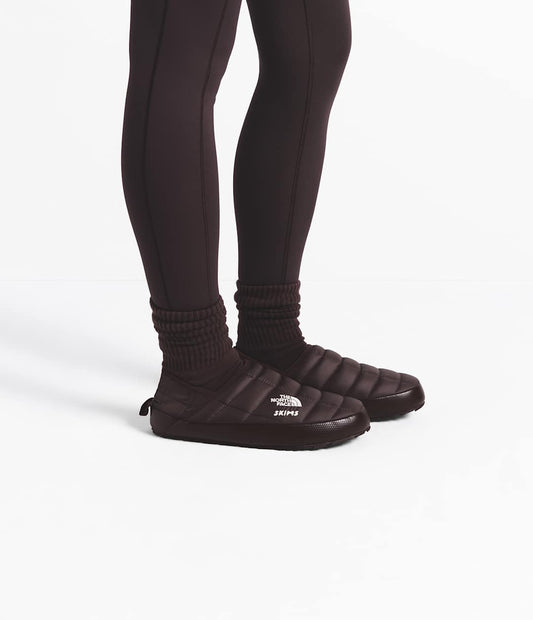 The North Face X SKIMS Thermoball Traction Mule V - The North Face Classic